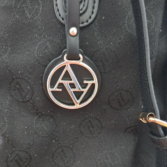 Adrienne Vittadini Black Shoulder Bag - Picture 3 of 10